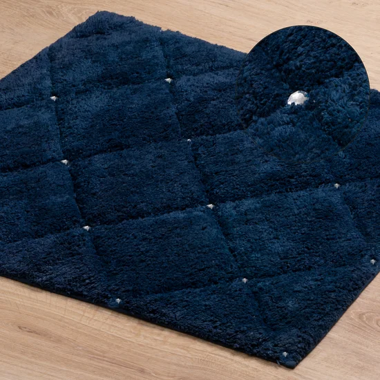 Miękki bawełniany dywanik CHIC zdobiony geometrycznym wzorem z kryształkami - 60 x 90 cm - granatowy