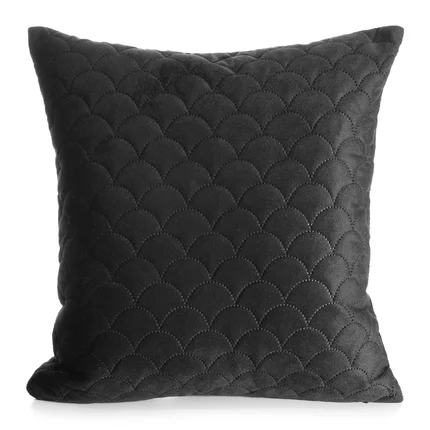 Poszewka z miękkiego welwetu pikowana metodą hot press z motywem rybiej łuski Poszewka z miękkiego welwetu pikowana metodą hot press z motywem rybiej łuski - 40 x 40 cm