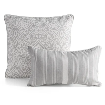 Poszewka bawełniana LEN z dodatkiem lnu zdobiona wzorem ornamentu Poszewka bawełniana LEN z dodatkiem lnu zdobiona wzorem ornamentu - 50 x 50 cm
