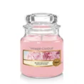 YANKEE CANDLE - Mała świeca zapachowa w słoiku - Blush Bouquet - ∅ 6 x 9 cm - różowy 1